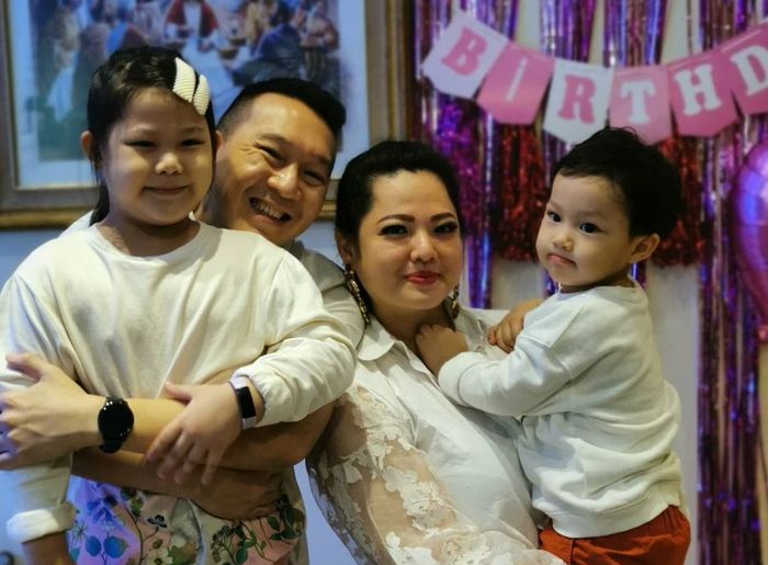 Magdalena Tan rayakan ulangtahun anak.