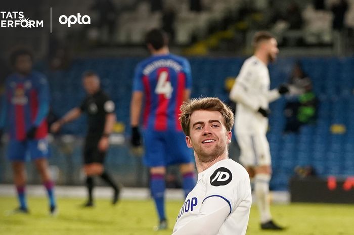 Penyerang andalan Leeds United, Patrick Bamford, mengungkap dirinya sempat hampir berkuliah di Harvard University.