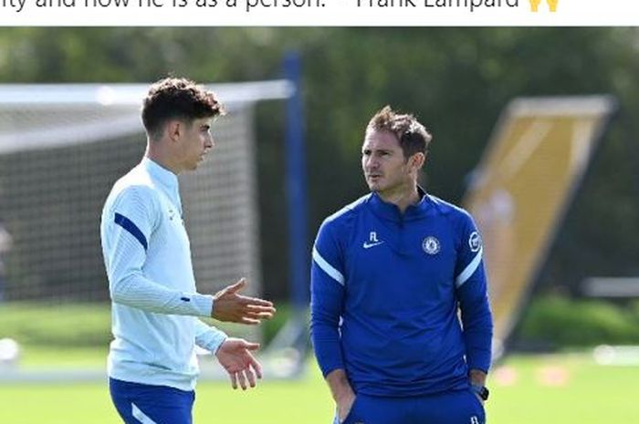 Pelatih Chelsea, Frank Lampard, berbicara dengan Kai Havertz.