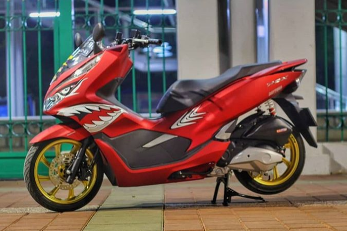 Baby Shark Dudu duduHonda PCX Tampil Seram Dengan Decal 