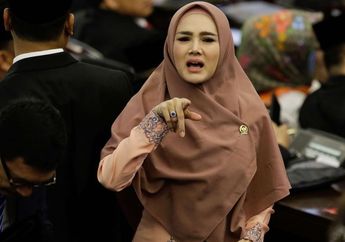 Bak Langit dan Bumi dengan Ahmad Dhani yang Tetap Panen Kekayaan Meski Dipenjara, Mulan Jameela Banting Setir Jualan Cemilan hingga Sanak Keluarganya Rela Ngutang Demi Kunjungi sang Artis!