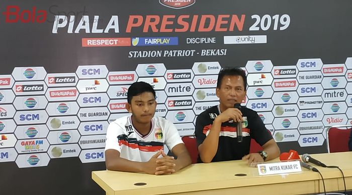 Pemain dan pelatih Mitra Kukar yakni Rafli Mursalim dan SUkardi Kardok memberikan keterangan pers seusai laga kontra Bhayangkara FC, Senin (11/3/2019).