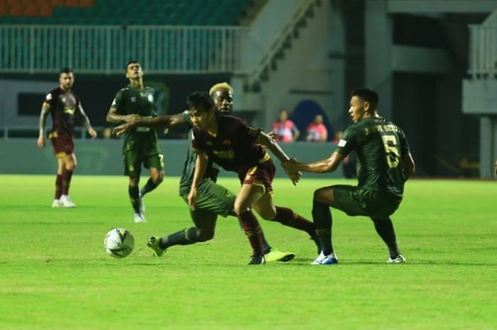 Pertandingan Tira Persikabo kontra PSM Makassar di Stadion Pakansari, Kabupaten Bogor, Rabu (29/5/2019).