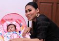 Kebanjiran di Hari Pertama Tahun 2020, Rumah Evi Masamba Penuh Air hingga Anak Masih dalam Ayunan