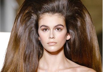Intip 7 Gaya Rambut Unik dan Mewah di Haute Couture Fashion Week