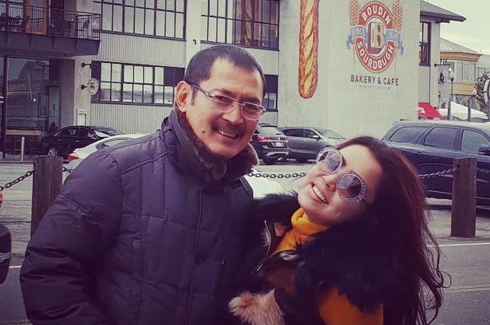 Momen romantis Mayangsari dan Bambang Trihatmodjo.