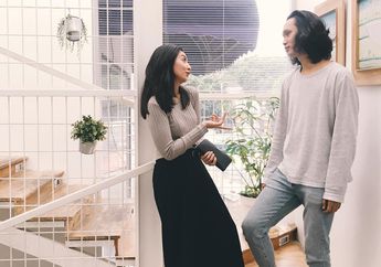 Foto Romantis Putri Sulung Feni Rose, Giannirma Gavrila Bersama Tunangannya!
