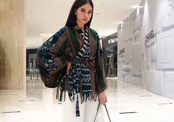 3 Cara Hits Yuki Kato Kenakan Celana Kulot Putih Trendy. Kece Banget!