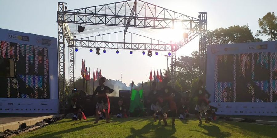 Meriah! Pembukaan Tour d'Indonesia 2019 Berlatar Candi Borobudur