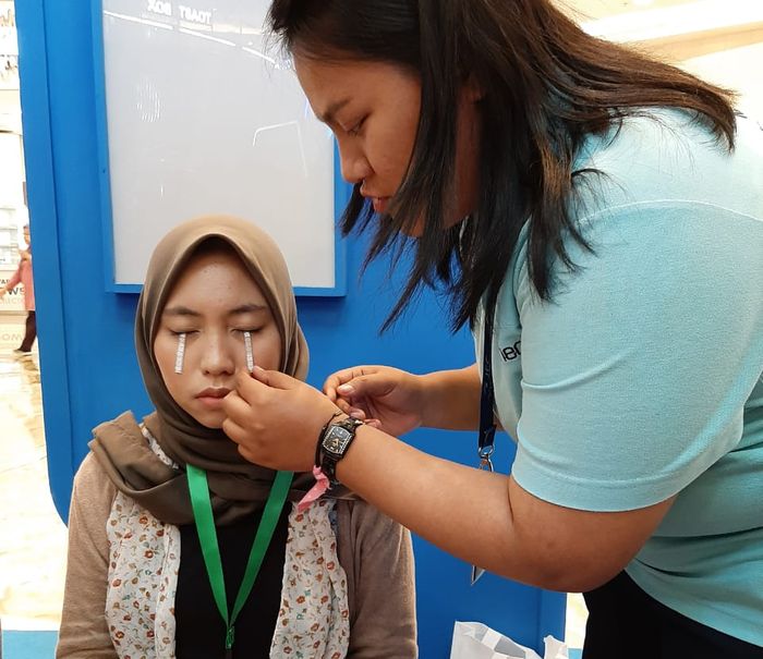 Cara memeriksa apakah kita menderita mata kering atau tidak.