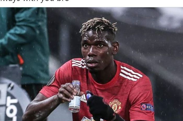 Gelandang Manchester United, Paul Pogba membatalkan puasa saat lawan AS Roma dalam semifinal leg pertama Liga Europa, Kamis (29/4/2021).