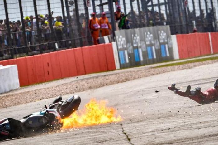 Insiden antara Andrea Dovizioso (Ducati) dan Fabio Quartararo (Petronas SRT) pada MotoGP Inggris 2019