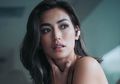 Pakai Dress Transparan, Jessica Iskandar Unggah Foto Prewedding Tanpa Richo Kyle dan Alas Kaki
