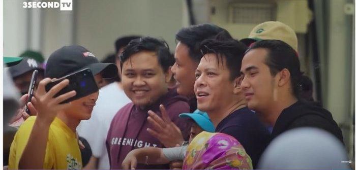 Ariel NOAH dikerumuni warga Bandung usai buka masker
