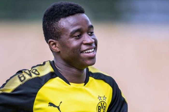 Pemain muda Borussia Dortmund, Youssoufa Moukoko. Lika-liku kehidupan Moukoko sebagai pesepak bola bisa dilihat dalam serial Dream Chaser Dortmund yang ditayangkan Mola TV.