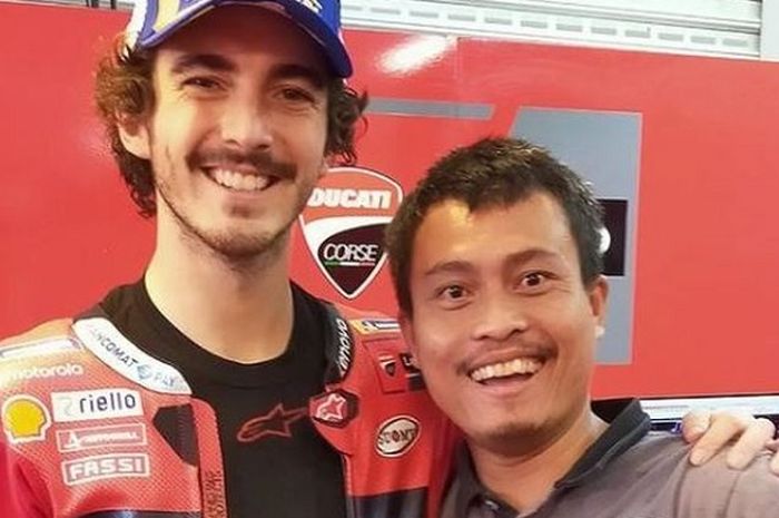 Nathania Mugiyono, teknisi helm KYT asal Kebumen, Indonesia yang bekerja di MotoGP.