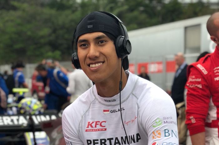 Pembalap Formula 2 asal Indonesia, Sean Gelael.