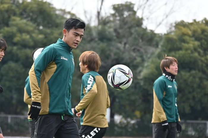 Pratama Arhan sedang melakukan latihan bersama tim Tokyo Verdy.