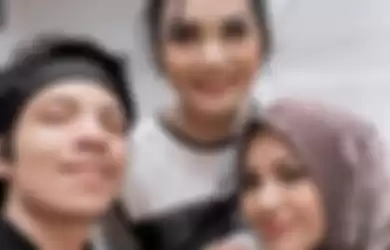 Krisdayanti bersama Atta Halilintar dan Aurel Hermansyah