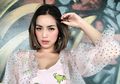 Seksinya Jessica Iskandar Pakai Baju Croppty Pamer Perut Langsing saat Ajak Gempi Jalan ke Mall