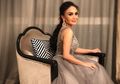 Liburan ke Luar Negeri, Janda Tajir Yuni Shara Malah Kepergok Tampil Sederhana Pakai Celana Jeans Sobek dan Kaos Oblong