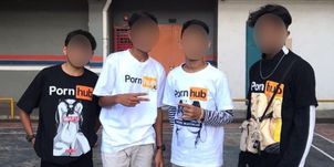 Tren Fashion Terkini Remaja Malaysia, Pakai Kaos Bergambar Situs ...