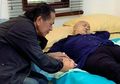 Kondisi Menurun hingga Kembali Masuk RSCM, Ria Irawan Dijenguk Tyo Pakusadewo dan Dapat Genggaman Tangan Penyemangat dari Ray Sahetapy