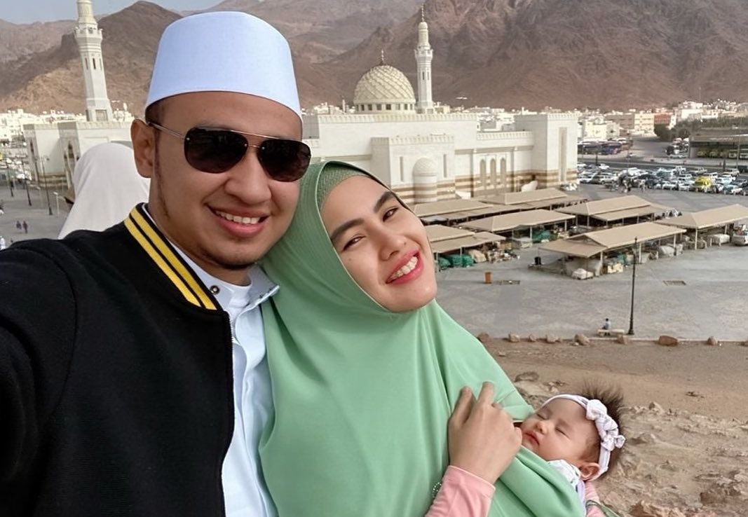 Mantan Suaminya Nikahi Artis Cantik yang Dulu Gemar Pamer Lekuk Tubuh
