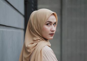 5 Model Dress Hijab Simpel Tapi Modis Buat Lebaran ala Dwi Handayani!
