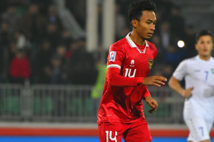 Aksi bek Persib Bandung, Robi Darwis, saat memperkuat timnas U-20 Indonesia melawan Uzbekistan pada laga terakhir Grup A Piala Asia U-20 2023.