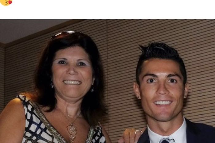 Cristiano Ronaldo bersama ibunya Dolores Aveiro. 