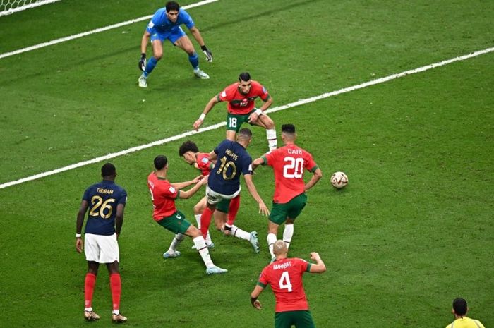 Aksi penyerang Prancis, Kylian Mbappe,saat melawan Maroko pada semifinal Piala Dunia 2022.