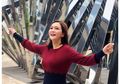 Tampil Bak ABG, Maia Estianty Kenakan Dress Two Tone dan Sneakers Saat Liburan di Korea