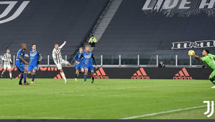 Cristiano Ronaldo mencetak gol dalam laga Juventus vs Udinese di Liga Italia, Minggu (3/1/2021) di Allianz Turin.