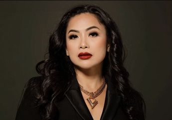 Kini Dapat Predikat Ratu Gosip Fenomenal, Feni Rose Bongkar Kelakuannya yang Suka Potong Rambut Gaya Poni Lempar hingga Ketiban Apes Ditegur Guru di Sekolah: Aku Diharuskan Pakai Bando