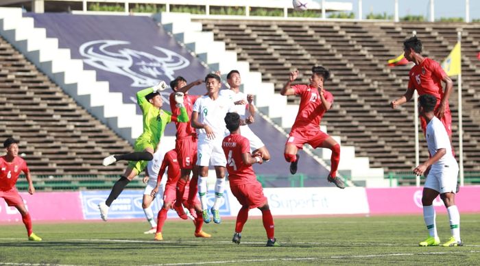 Timnas U-22 Indonesia melawan Myanmar pada Grup B Piala AFF U-22 2019 di Kamboja.