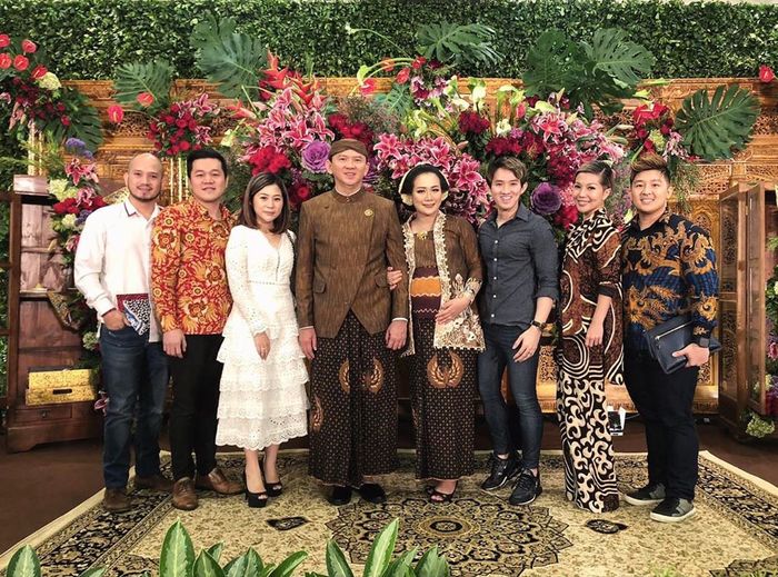 Tampilan Ahok dan Puput Nastiti Devi saat gelar acara 7 bulanan