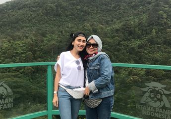 Tak Kalah Moncer dari Putrinya yang Jadi Top Biduan Dangdut, Ibunda Ayu Ting Ting Ternyata Bukan Orang Biasa hingga Pernah Diundang Acara PBB