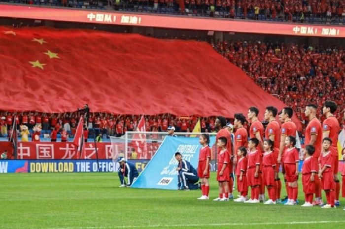 Satu pemain jadi korban skema latihan malam Timnas China, jelang Kualifikasi Piala Dunia 2026.