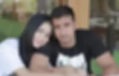 Citra Kirana dan Ali Syakieb berfoto bersama, 