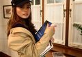 Kepoin Penampilan Acha Septriasa yang Stunning Banget dalam Balutan Fur Outer, Hot Mama nih!