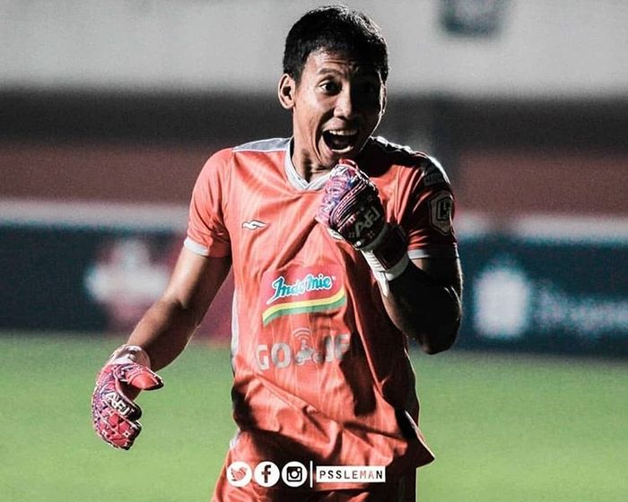 Kiper PSS Sleman, Ega Rizky, saat membela PSS Sleman melawan Arema FC pada pekan pertama Liga 1 2019 yang berlangsung di Stadion Maguwoharjo, Sleman, pada 15 Mei 2019.