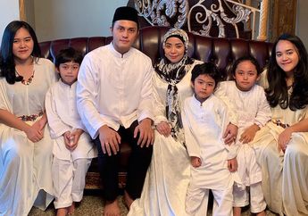 Usianya Terpaut Tak Terlalu Jauh dengan Sang Ayah Sambung, Anak Sulung Muzdalifah Tanpa Basa-basi Berikan Pesan Menohok di Hari Ulang Tahun Fadel Islami