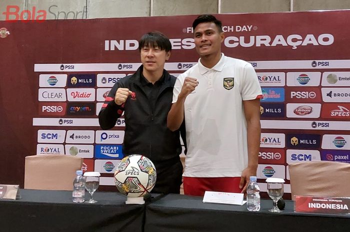 Pelatih Timnas Indonesia, Shin Tae-yong bersama Fachruddin Aryanto dalam jumpa pers jelang lawan Curacao di Hotel Haris, Bandung, Jumat (23/9/2022).