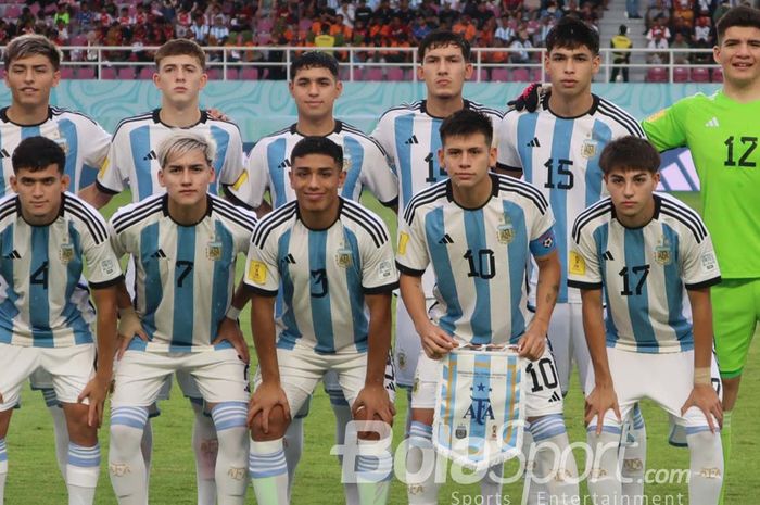 Kesebelasan Timnas U-17 Argentina, saat menghadapi Jerman pada babak Semifinal Piala Dunia U-17 2023 di Stadion Manahan, Surakarta, Selasa (28/11/2023).