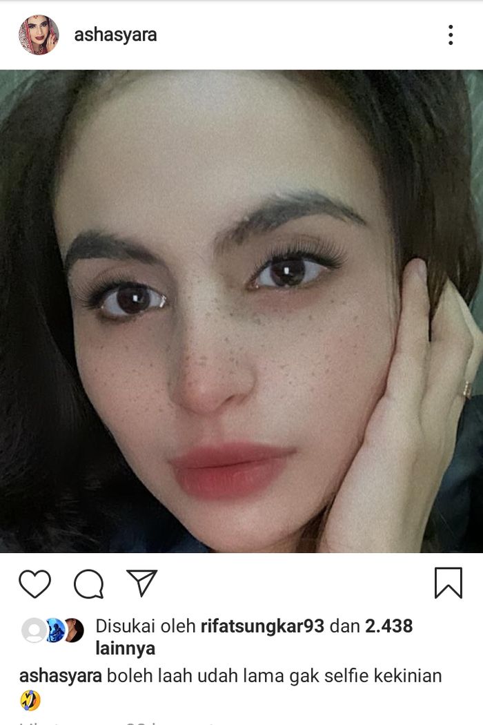 Asha Sahra posting foto tanpa hijab.