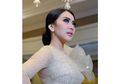 Lihat Calon Istri Reino Barack Syahrini Pakai Gaun Karya Danny Satriadi bak Pengantin Saat Resepsi Pernikahan