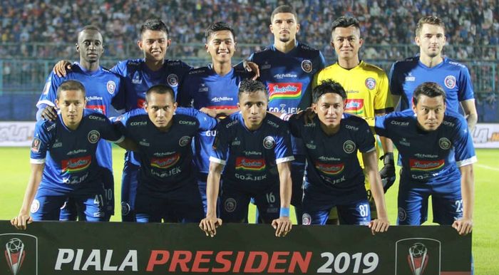 Foto tim Arema FC sebelum melawan Barito Putera pada laga pertama Grup E Piala Presiden 2019, Senin (4/3/2019).