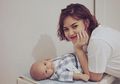 Mytha Lestari Menjemur Bayinya, Berikut Pedoman Menjemur Bayi Baru Lahir Menurut Pakar
