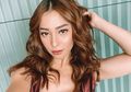 Pamer Paha Mulus, Tampilan Nikita Willy Pakai Slit Dress Super Seksi Sukses Jadi Sorotan!